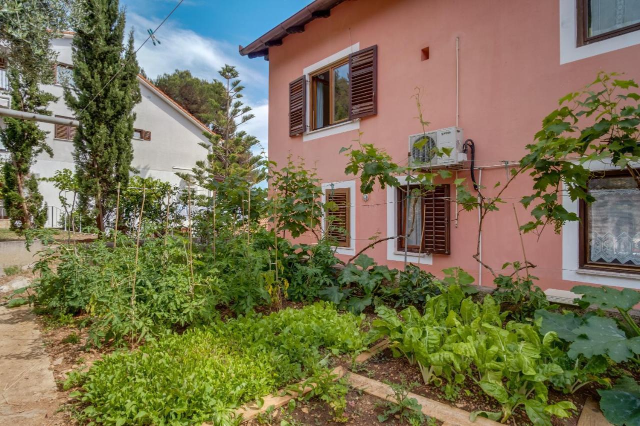 Apartments Villa Julija Mali Lošinj Exteriör bild