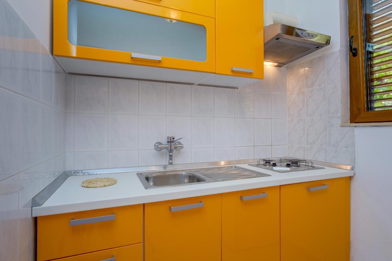 Apartments Villa Julija Mali Lošinj Exteriör bild