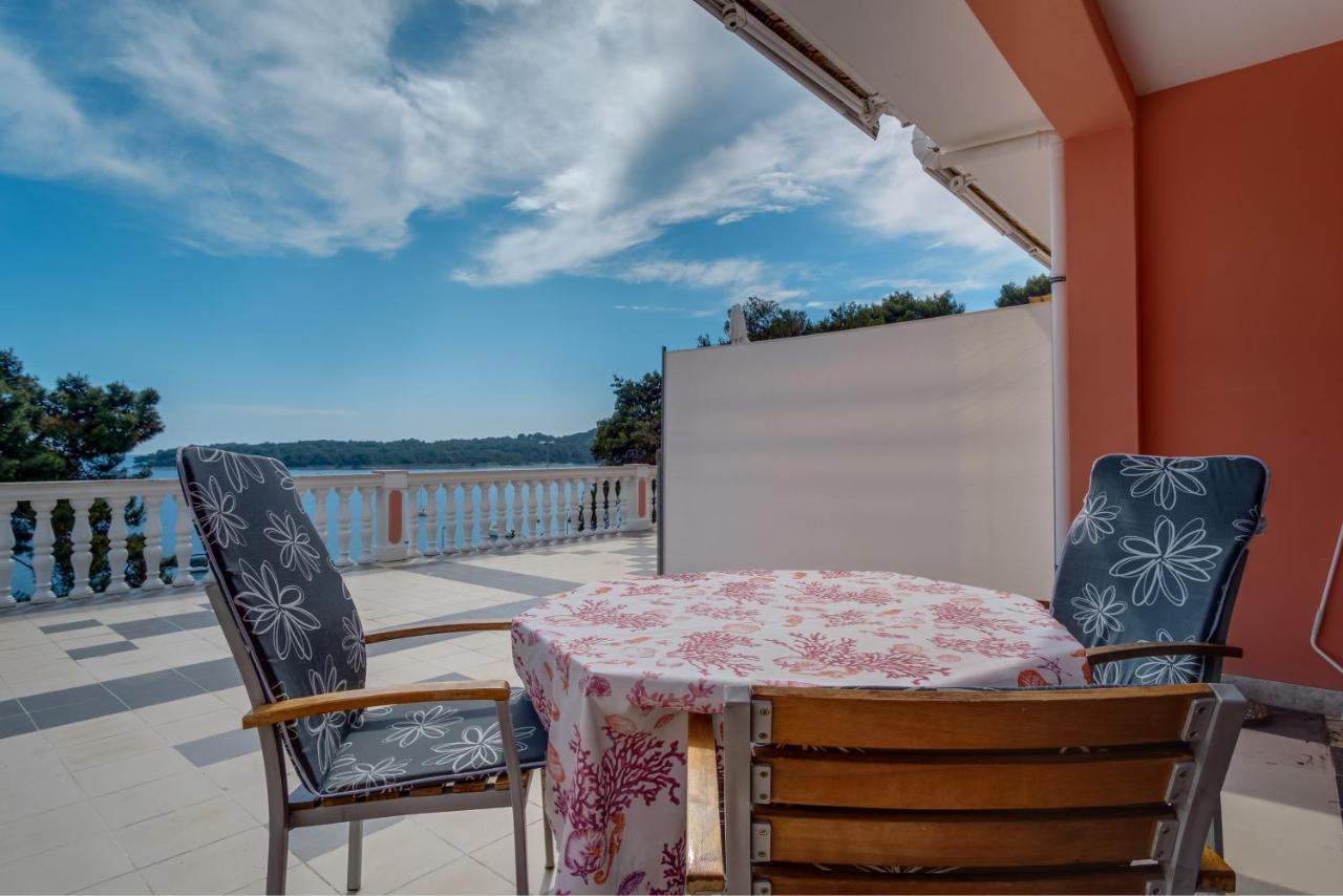 Apartments Villa Julija Mali Lošinj Exteriör bild