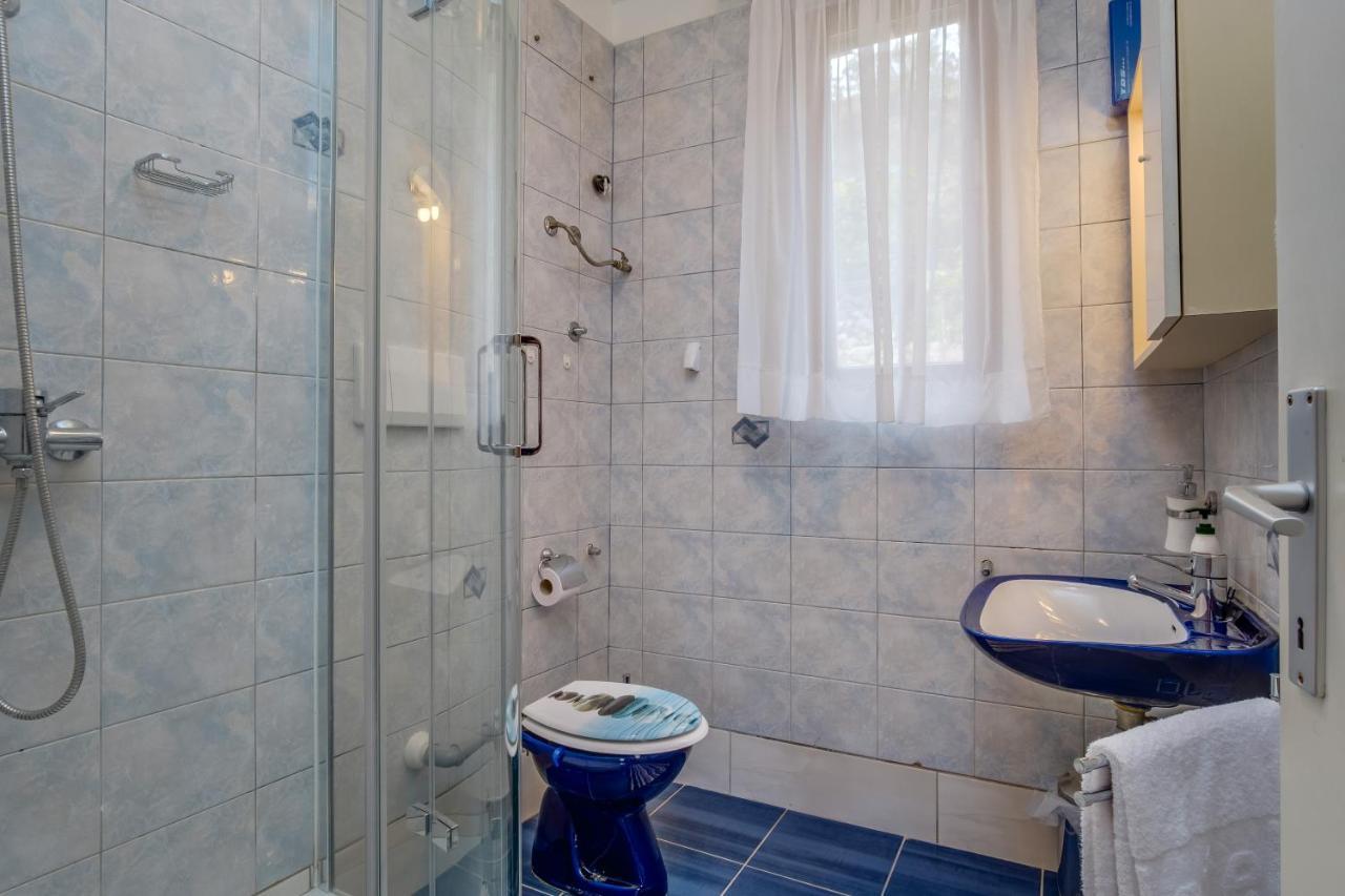 Apartments Villa Julija Mali Lošinj Exteriör bild