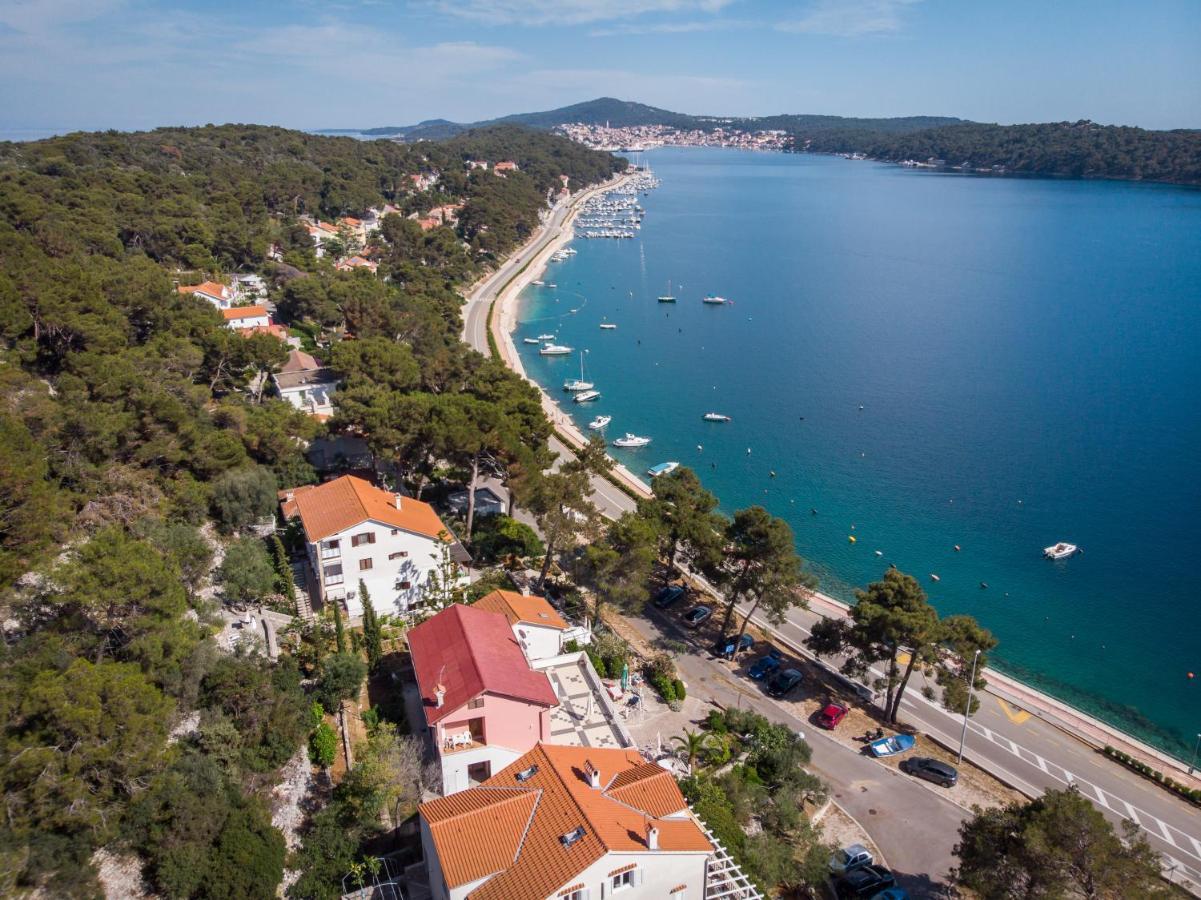 Apartments Villa Julija Mali Lošinj Exteriör bild