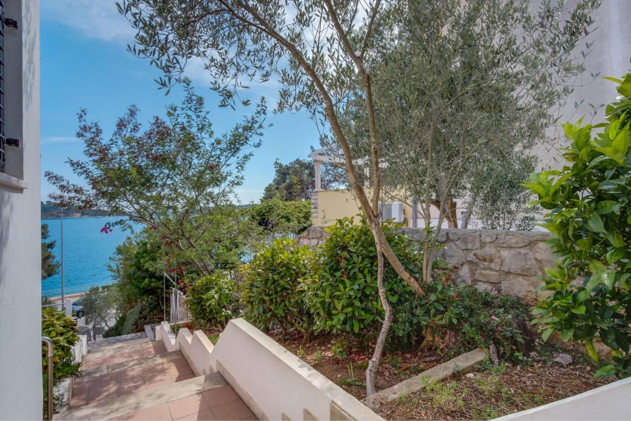 Apartments Villa Julija Mali Lošinj Exteriör bild