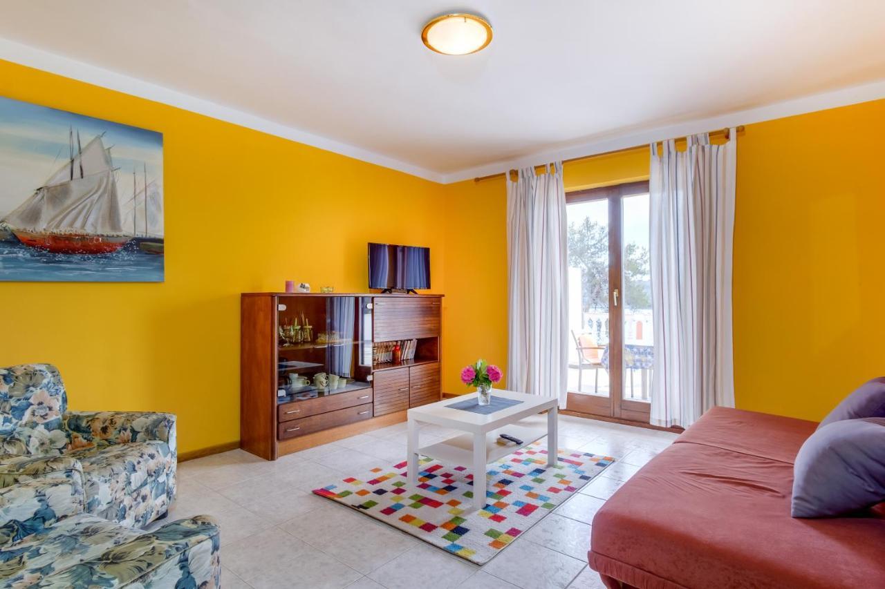 Apartments Villa Julija Mali Lošinj Exteriör bild