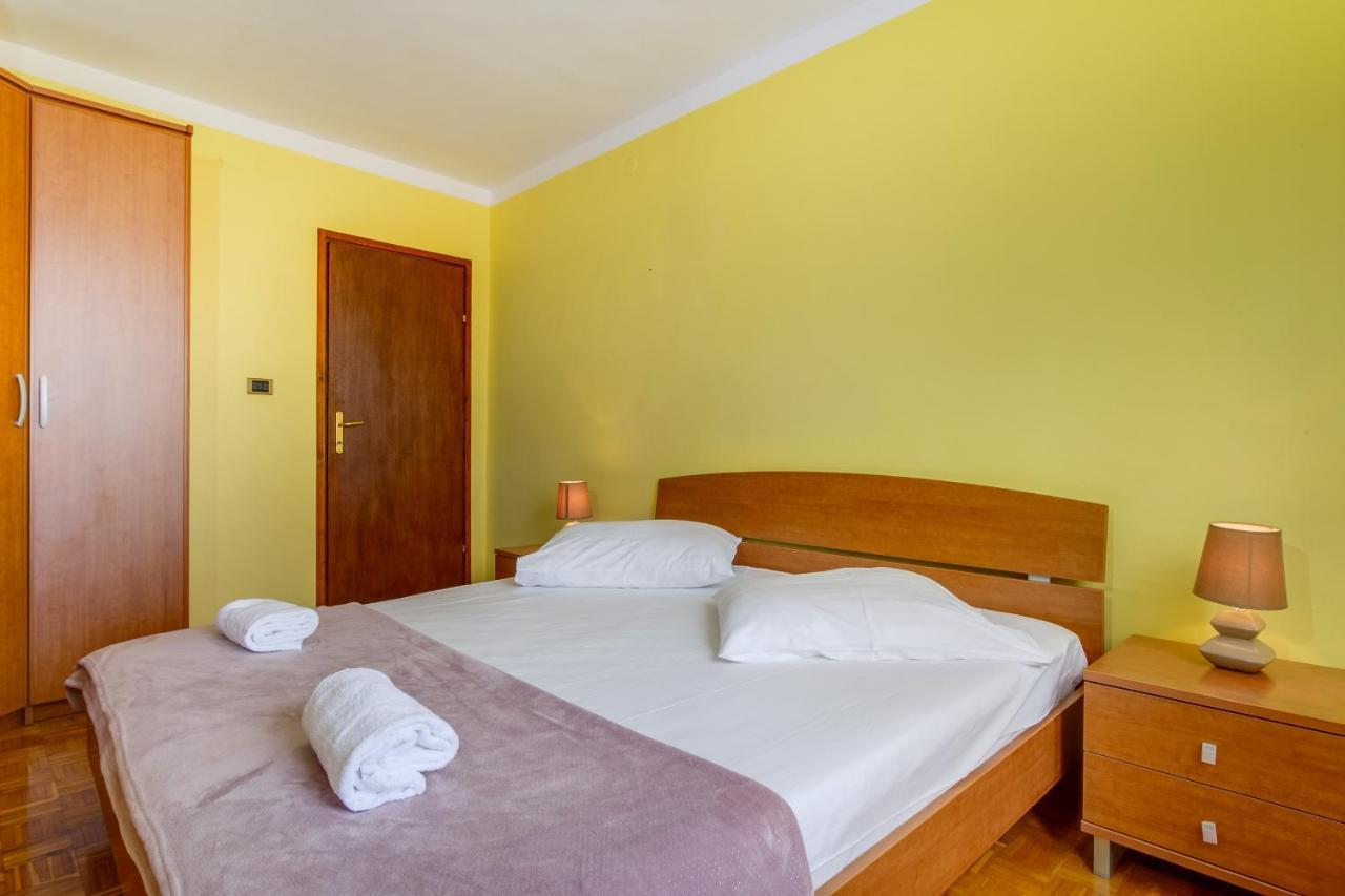Apartments Villa Julija Mali Lošinj Exteriör bild