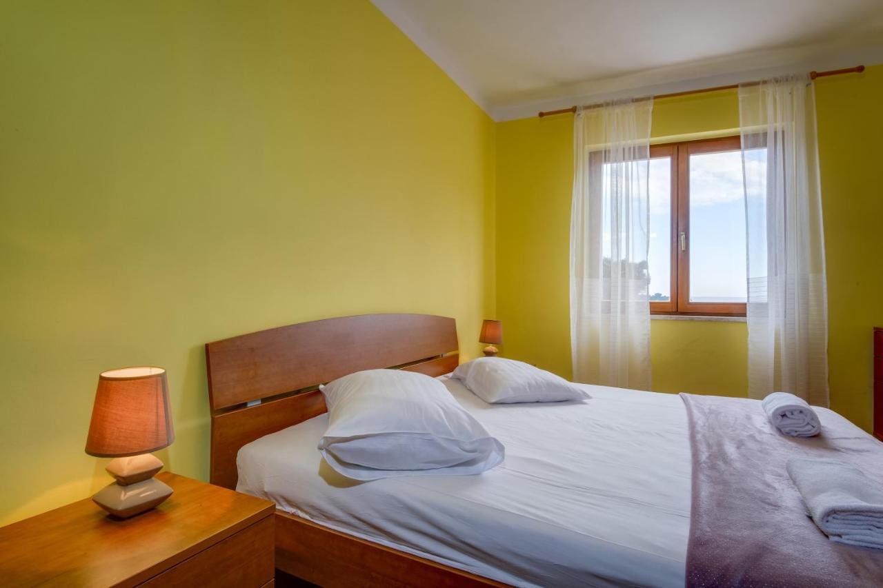Apartments Villa Julija Mali Lošinj Exteriör bild