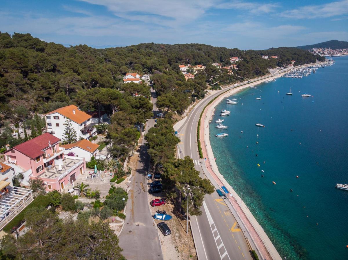 Apartments Villa Julija Mali Lošinj Exteriör bild