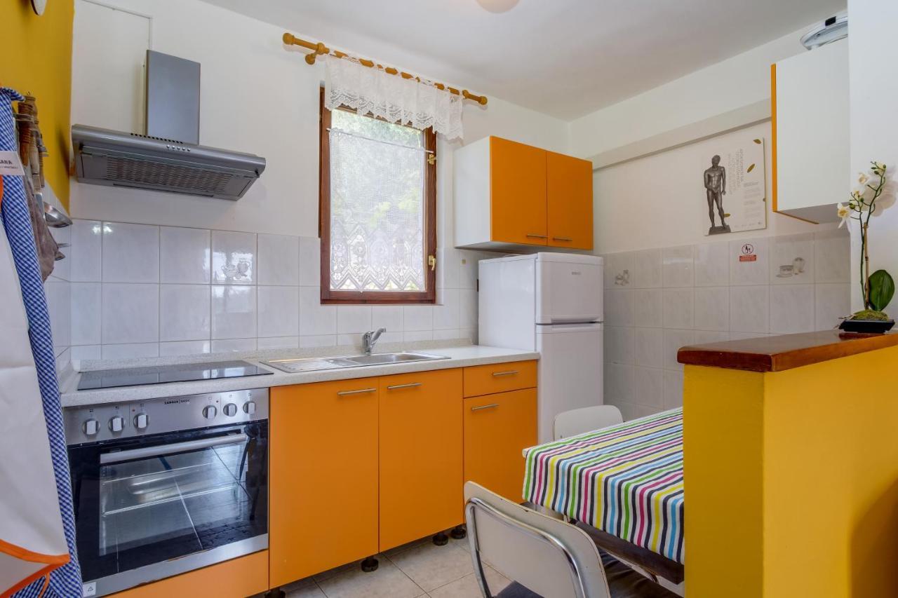 Apartments Villa Julija Mali Lošinj Exteriör bild