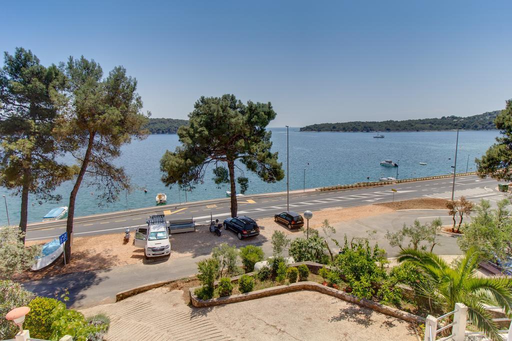 Apartments Villa Julija Mali Lošinj Exteriör bild