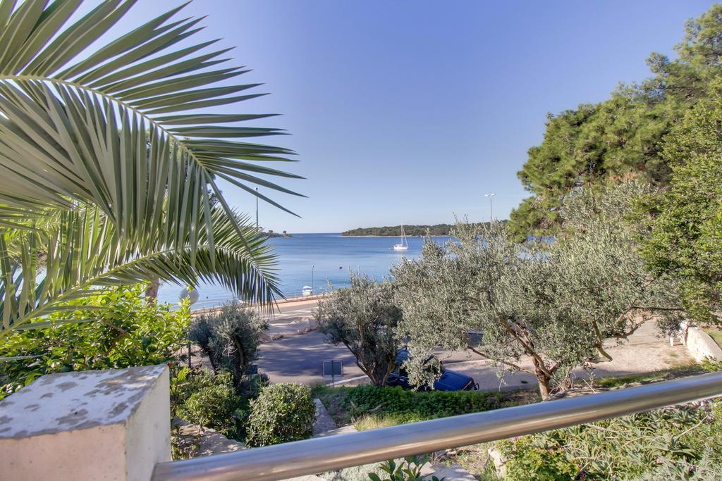 Apartments Villa Julija Mali Lošinj Exteriör bild