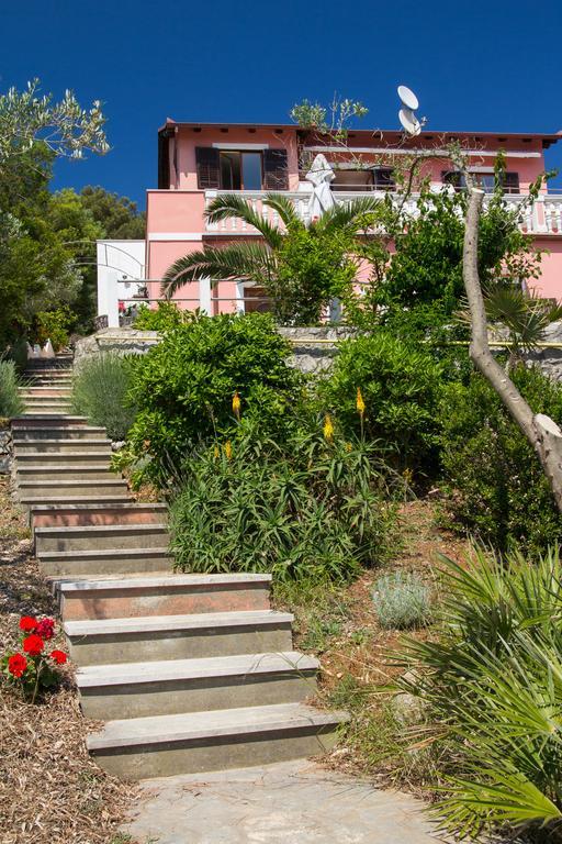 Apartments Villa Julija Mali Lošinj Exteriör bild