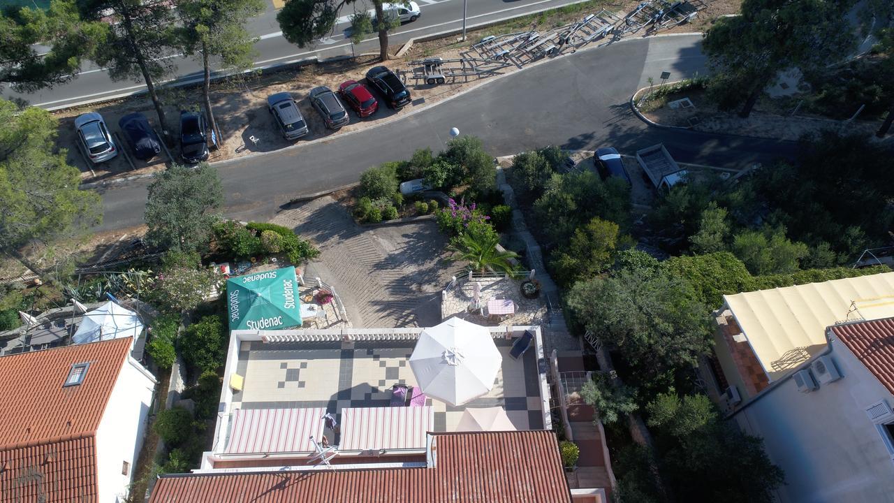 Apartments Villa Julija Mali Lošinj Exteriör bild